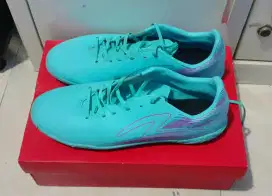 Sepatu futsal spec