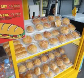 Di butuhkan karyawati untuk outlet burger