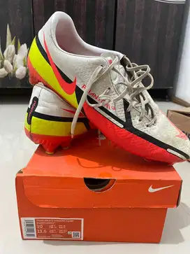 Sepatu bola nike phantom