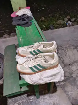 Sepatu Adidas gazele size 43