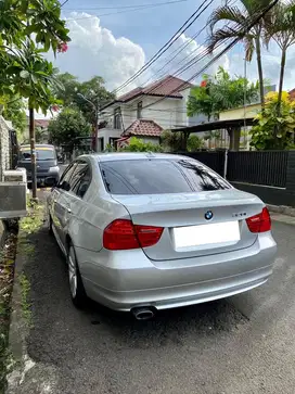 KM (50rb) BMW 320i LCI 2010