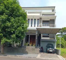 Rumah 2 Lantai Di Perumahan Taman Cipto