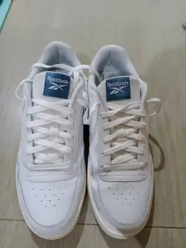 Dijual sepatu Reebok putih