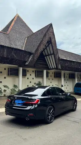 BMW 320 Tahun 2020 Hitam