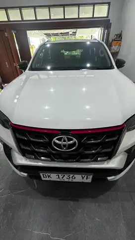 TOYOTA FORTUNER TRD SPORT