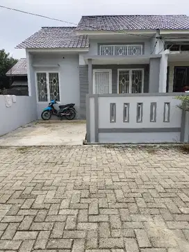 DIJUAL PERUMAHAN ADA MASJID DAN KOLAM RENANG