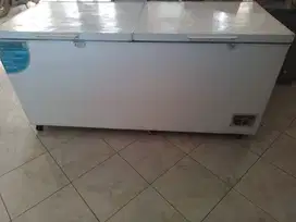 Dijual atau Disewakan Freezer box Gea 900lt kondisi oke, bergaransi