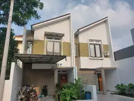 Rumah minimalis  modern  samping Galaxy  deket beberapa pintu toll