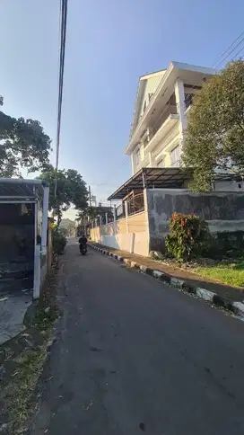 DIJUAL TANAH DEKAT JL SULTAN AGUNG DEKAT AKMIL LEBAR DEPAN 20 METER