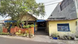 Rumah kos di dalam perumahan Jombang Kota masih aktif