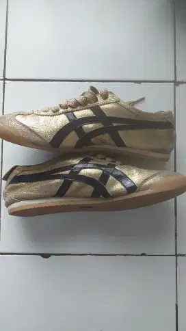 Sepatu Onitsuka gold black original