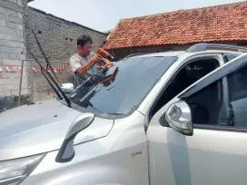 Specialis panggilan pemasangan kaca film mobil dan gedung