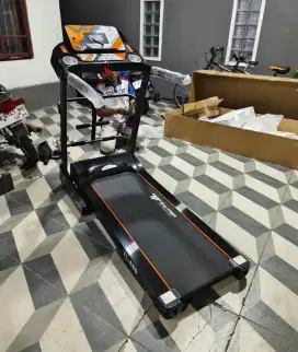 Motorized treadmill total 680