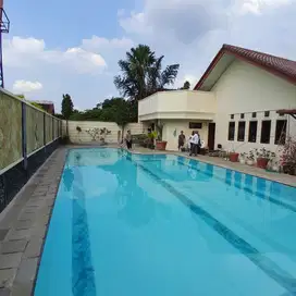 rumah 1010 m2  kolam renang pahoman