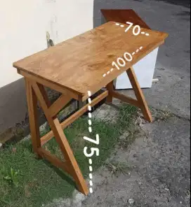 Meja kerja kayu