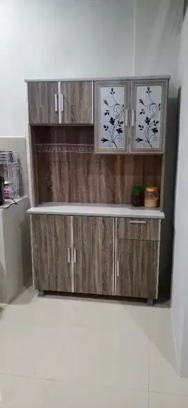 Lemari dapur 4 pintu