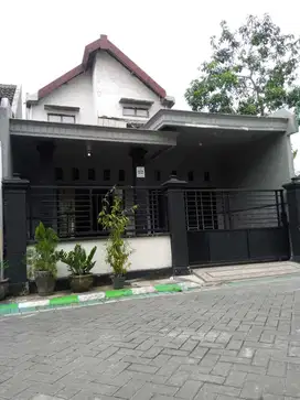 Dijual Cepat Rumah 2 Lantai Lokasi Strategis