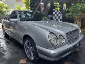 Mercy 1997 E 230manual sangat bagus sekali tinggal pakai