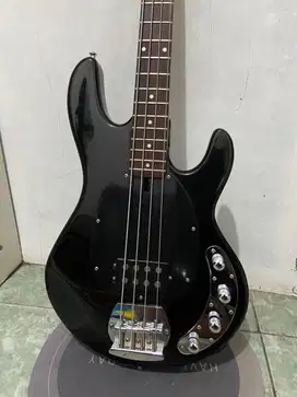 GITAR BASS MUSICMAN