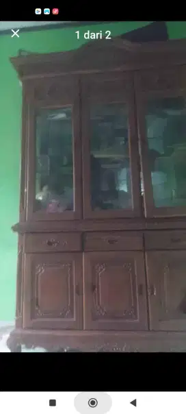 Di jual lemari pajangan jati asli... masih bagus