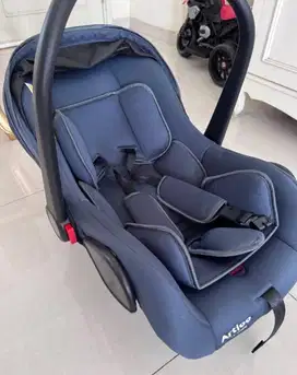 Car seat bayi merek Artioo kondisi bagus