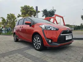 TOYOTA SIENTA V AT 2017