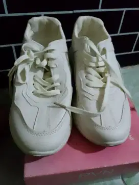 Sepatu wanita PVN