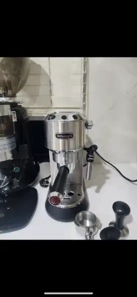 Mesin Kopi Delonghi Dedica EC685