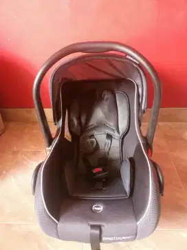 Baby carseat babydoes like new