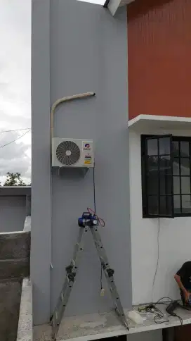 Tukang servis AC panggilan