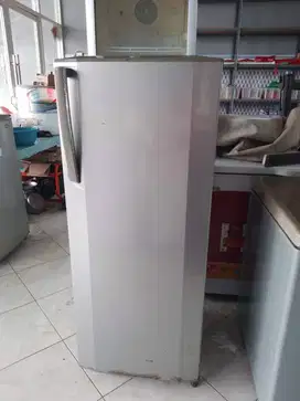 Dijual atau Disewakan Freezer berdiri bekas LG 6 rak siap pakai