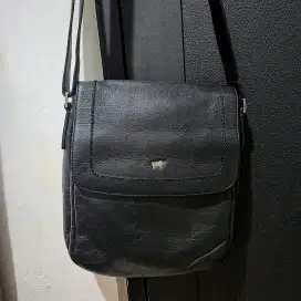 Braun buffel sling bag
