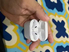 AirPods with Charging Case (Gen2)