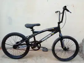 SEPEDA BMX 20. NOKEN MULUS KOKOH SIAP PAKAI, LOKASI KEMILING, NEGO.