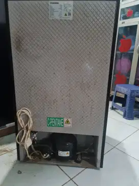 Dijualcepat kulkas 1 pintu imut,bagus,dingin