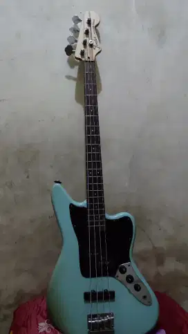 Bass Custom Fender jaguar, sepaket ampli Brian