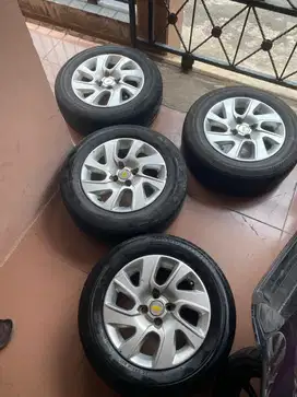 Velg chevrolate spin R15 pcd 100 bisa untuk sigra,cayla, yaris dll