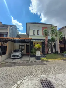 Rumah modern minimalis komplek tegalrejo