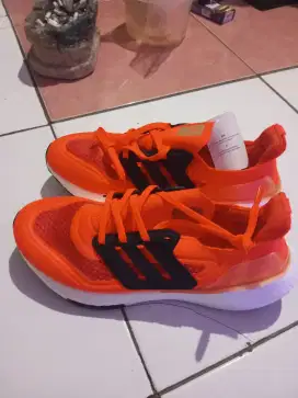 Sepatu running ultraboost