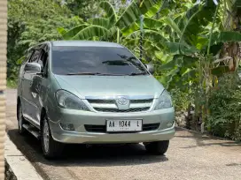 TOYOTA KIJANG INNOVA 2005 M.T BENSIN 2.0