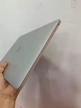 Macbook pro 2019 8/256gb