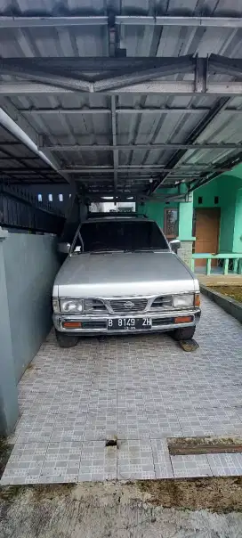 Nissan Terrano Granroad 2.4 tahun 2000