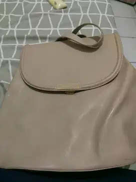 Backpack Charles n Keith warna Beige Prelove