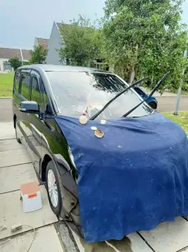 Poles kaca mobil