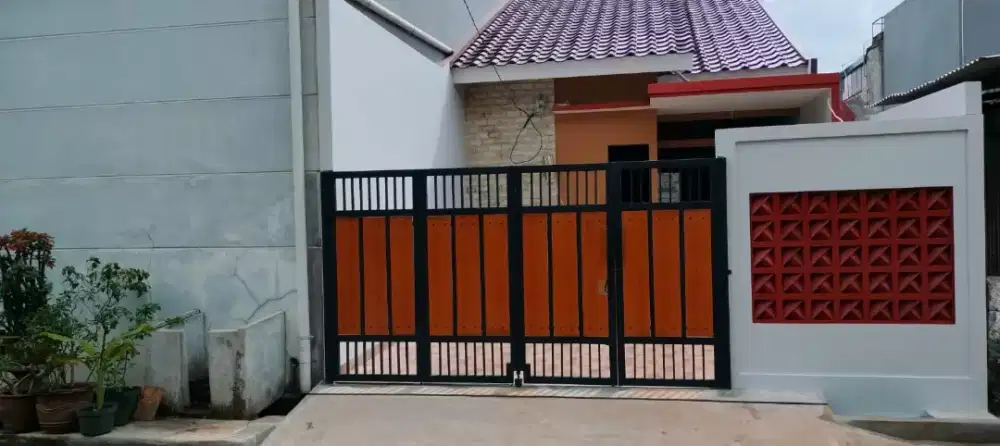 Rumah di jual cesh /KPR  bangunan baru komplek japos ciledug di jual
