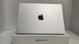 MacBook air m2 2022/chip m2/ssd-256gb/ram-8gb/13inci/garansi resmi