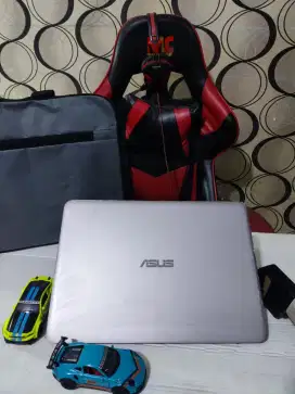 Laptop ASUS ZENBOOK UX305UA FULL ALUMUNIUM