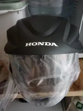 Helm bawaan motor Honda Beat