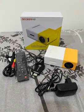 (nett price) Mini LED Proyektor + HDMI Anycast Connector