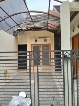 Dijual Rumah Tinggal (Harga bisa nego), Bonus 1 AC AQUA baru 0,5 PK